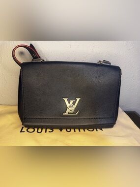 Louis Vuitton Lockme II Navy Leather Bag – Entrupy COA